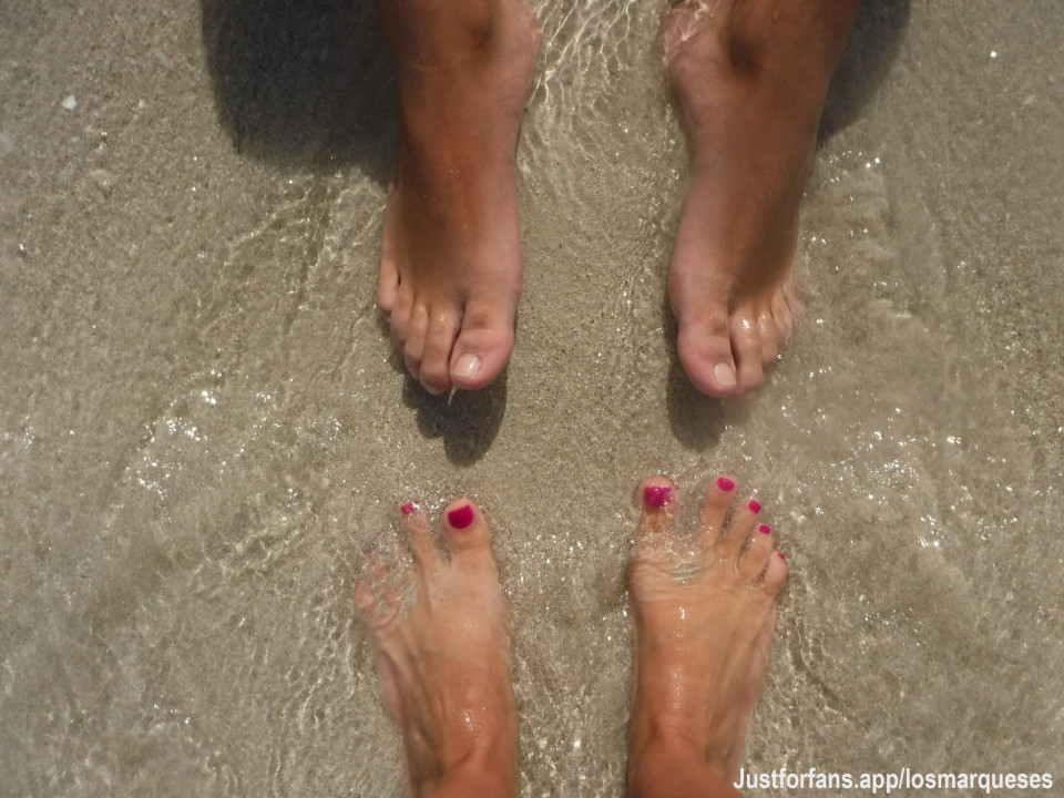 Para los amantes de los pies !! 
Pídenos tu pack o contenido y te lo personalizamos .

Y si te suscribes veras nuestro contenido hot!!