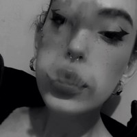 𝓓𝓮𝓼𝓽𝓲𝓷𝓷𝔂 your latina smoker queen 🍑💨👣